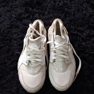 All whiteHuarache by nike size us 7
